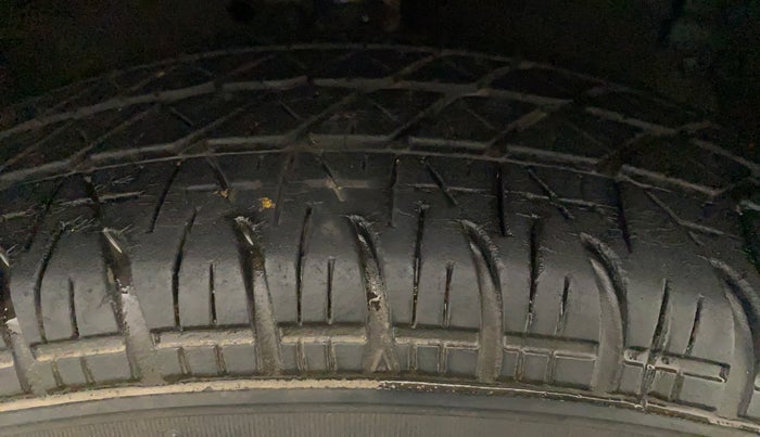 2015 Maruti Swift VXI, Petrol, Manual, 77,170 km, Left Front Tyre Tread