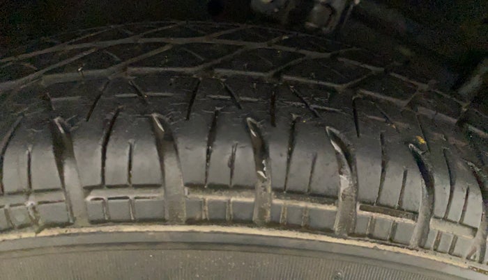 2015 Maruti Swift VXI, Petrol, Manual, 77,170 km, Right Rear Tyre Tread