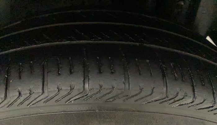 2015 Maruti Swift VXI, Petrol, Manual, 77,170 km, Left Rear Tyre Tread