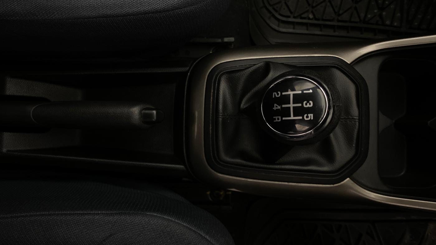 2018 Maruti IGNIS SIGMA 1.2, Petrol, Manual, 39,332 km, Gear Lever