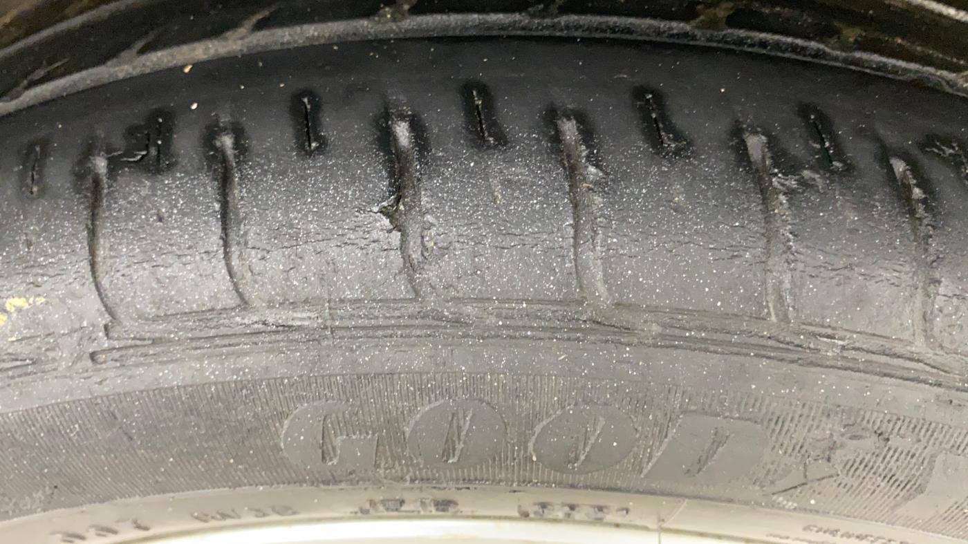 2016 Nissan Micra XV CVT, Petrol, Automatic, 1,18,740 km, Right Rear Tyre Tread