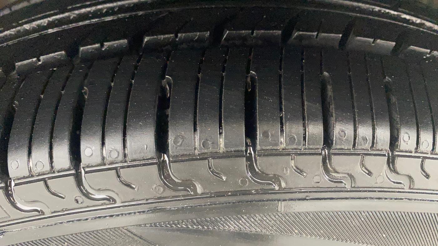 2018 Maruti Celerio ZXI AMT, CNG, Automatic, 95,798 km, Right Front Tyre Tread