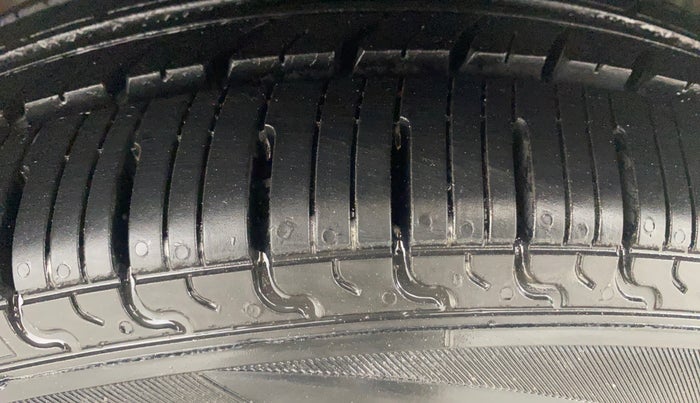2018 Maruti Celerio ZXI AMT, CNG, Automatic, 95,798 km, Right Front Tyre Tread