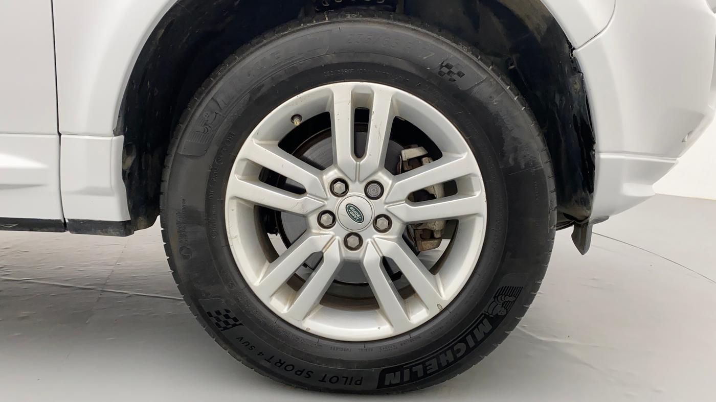 2014 Landrover Freelander 2 SD4 HSE, Diesel, Automatic, 1,19,150 km, Right Front Tyre