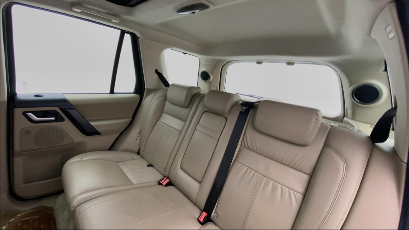 2014 Landrover Freelander 2 SD4 HSE, Diesel, Automatic, 1,19,150 km, Right Side Door Cabin View