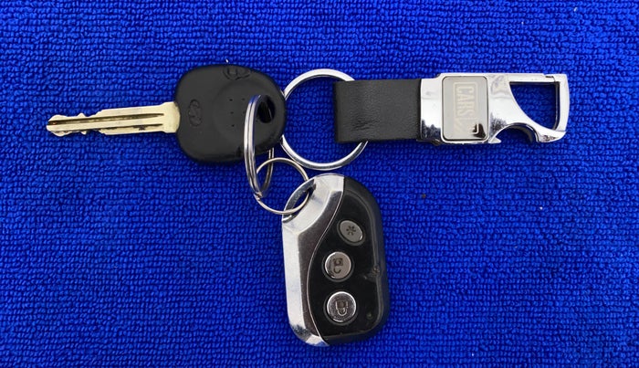 2012 Hyundai i10 SPORTZ 1.1, CNG, Manual, 74,850 km, Key Close Up