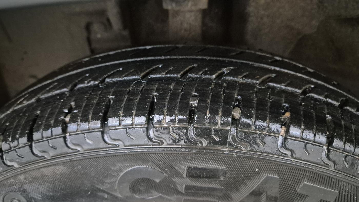 2016 Renault Kwid RXT 1.0 AMT, Petrol, Automatic, 77,846 km, Left Front Tyre Tread