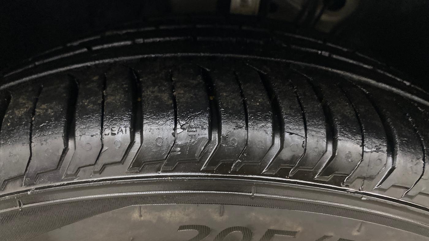 2017 Skoda Octavia L&K 1.8 TSI AT, Petrol, Automatic, 22,018 km, Left Front Tyre Tread