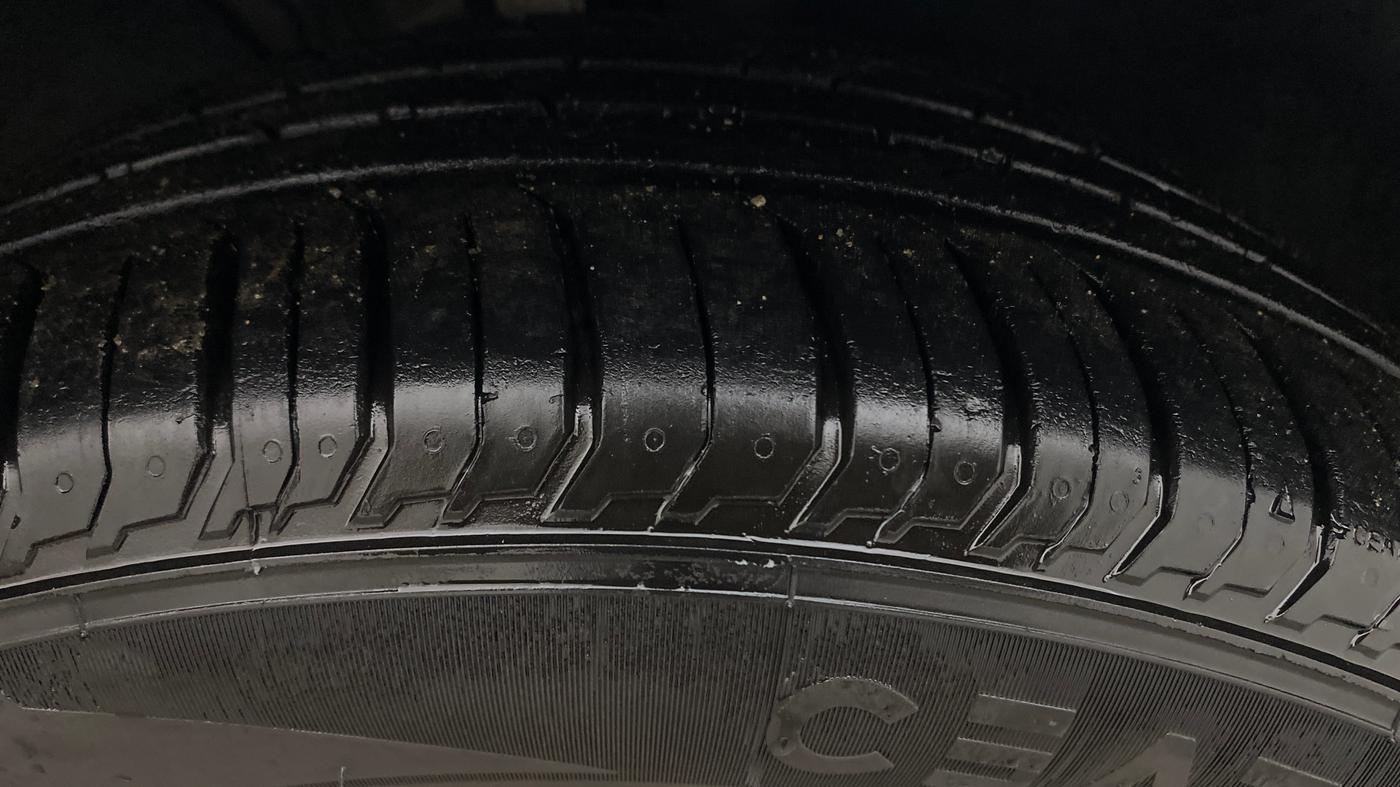 2017 Skoda Octavia L&K 1.8 TSI AT, Petrol, Automatic, 22,018 km, Right Front Tyre Tread