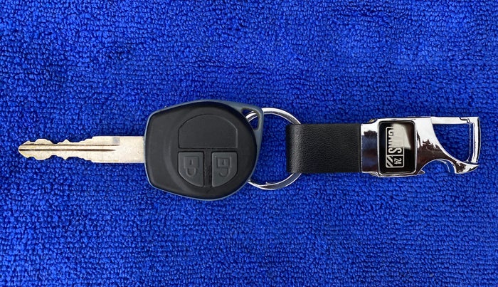 2014 Maruti Swift VXI D, Petrol, Manual, 57,353 km, Key Close Up