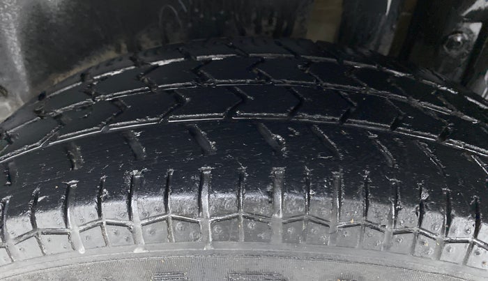 2014 Maruti Swift VXI D, Petrol, Manual, 57,353 km, Left Rear Tyre Tread