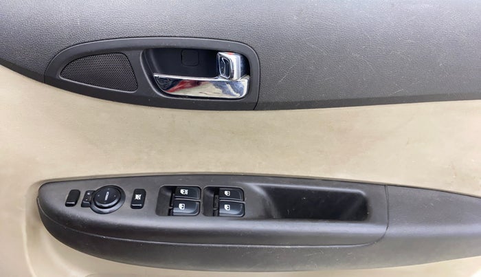 2012 Hyundai i20 MAGNA (O) 1.2, Petrol, Manual, 44,329 km, Driver Side Door Panels Control