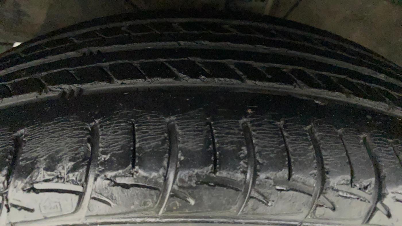 2016 Maruti Baleno DELTA PETROL 1.2, Petrol, Manual, 88,998 km, Left Front Tyre Tread