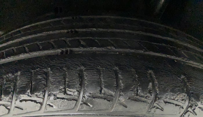 2016 Maruti Baleno DELTA PETROL 1.2, Petrol, Manual, 88,998 km, Left Rear Tyre Tread