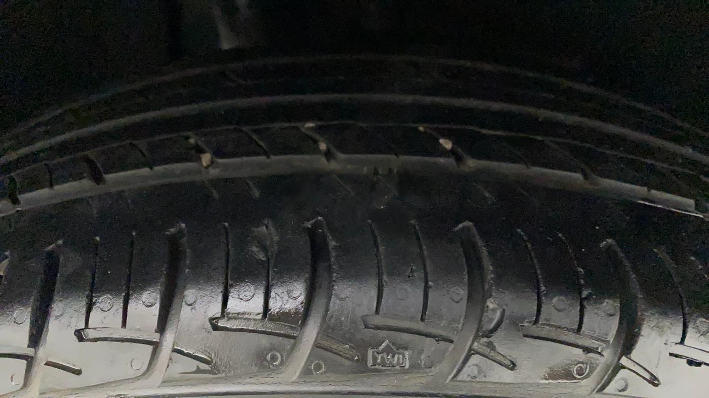 2016 Maruti Baleno DELTA PETROL 1.2, Petrol, Manual, 88,998 km, Right Rear Tyre Tread