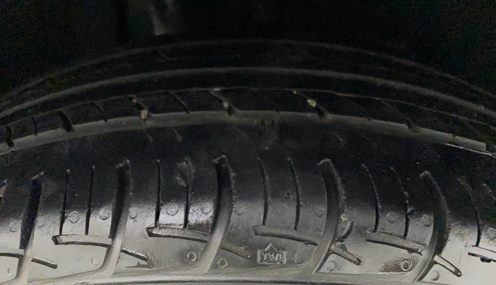 2016 Maruti Baleno DELTA PETROL 1.2, Petrol, Manual, 88,998 km, Right Rear Tyre Tread
