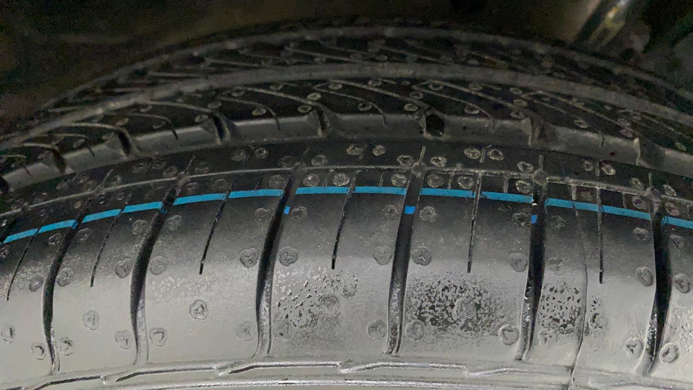 2016 Maruti Baleno DELTA PETROL 1.2, Petrol, Manual, 88,998 km, Right Front Tyre Tread