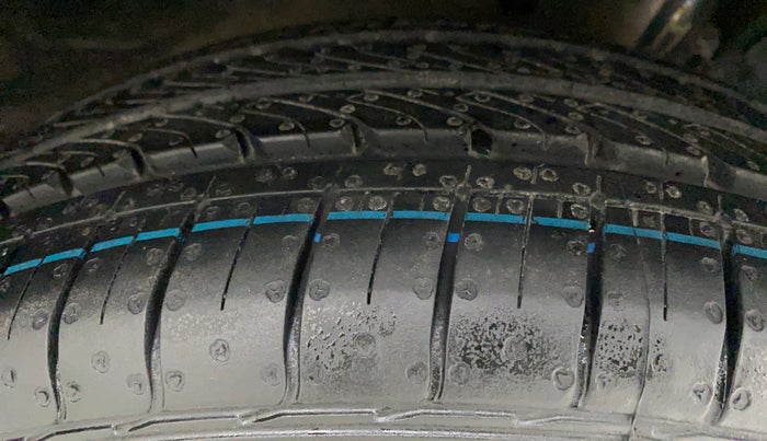 2016 Maruti Baleno DELTA PETROL 1.2, Petrol, Manual, 88,998 km, Right Front Tyre Tread