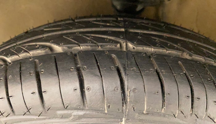 2015 Maruti Alto 800 LXI, Petrol, Manual, 88,853 km, Left Front Tyre Tread