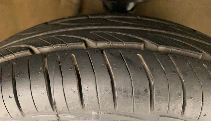 2015 Maruti Alto 800 LXI, Petrol, Manual, 88,853 km, Right Front Tyre Tread