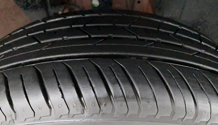 2021 Renault Kiger RXZ AMT 1.0 DUAL TONE, Petrol, Automatic, 2,727 km, Right Front Tyre Tread