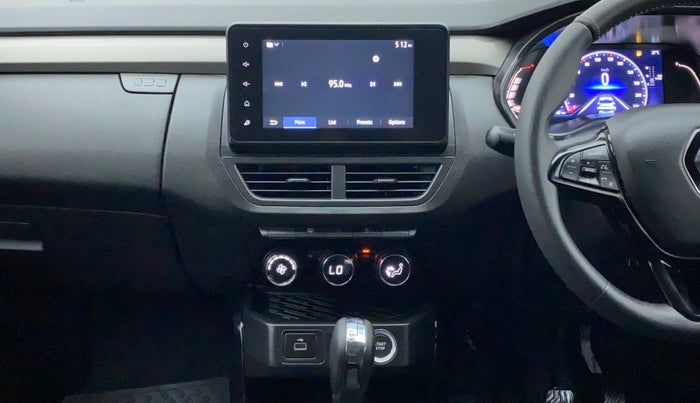2021 Renault Kiger RXZ AMT 1.0 DUAL TONE, Petrol, Automatic, 2,727 km, Air Conditioner