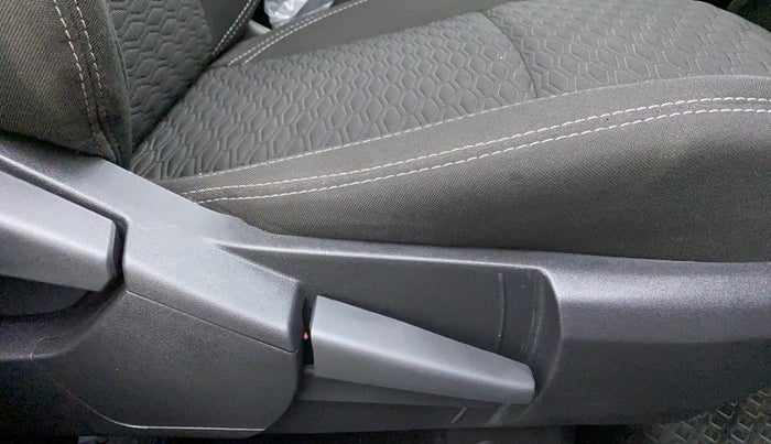 2021 Renault Kiger RXZ AMT 1.0 DUAL TONE, Petrol, Automatic, 2,727 km, Driver Side Adjustment Panel