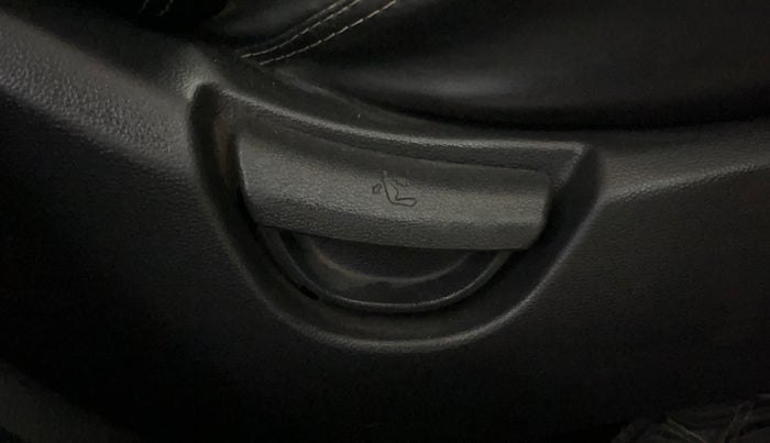 2019 Hyundai Grand i10 SPORTZ 1.2 KAPPA VTVT, CNG, Manual, 87,752 km, Driver Side Adjustment Panel