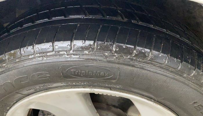 2015 Honda City 1.5L I-VTEC VX CVT, CNG, Automatic, 1,04,188 km, Left Front Tyre Tread