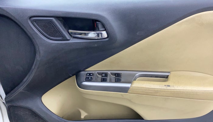 2015 Honda City 1.5L I-VTEC VX CVT, CNG, Automatic, 1,04,188 km, Driver Side Door Panels Control