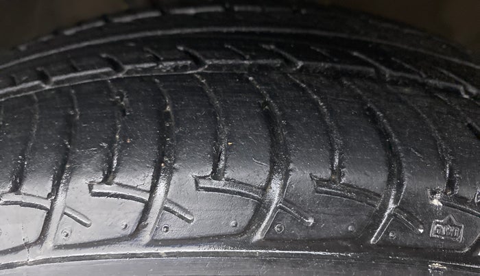 2017 Maruti Celerio ZXI D, Petrol, Manual, 34,255 km, Right Front Tyre Tread
