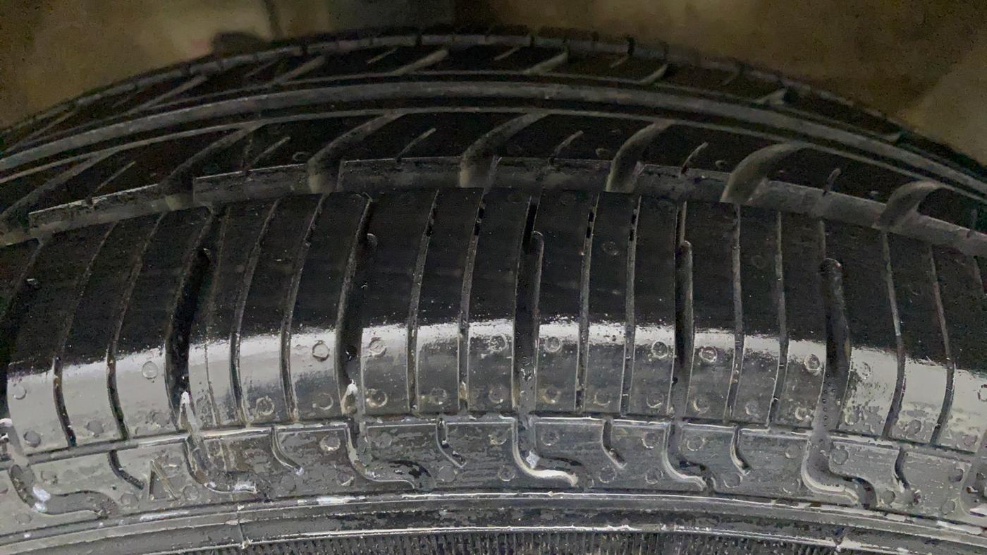 2017 Maruti Wagon R 1.0 LXI CNG, CNG, Manual, 74,774 km, Left Rear Tyre Tread