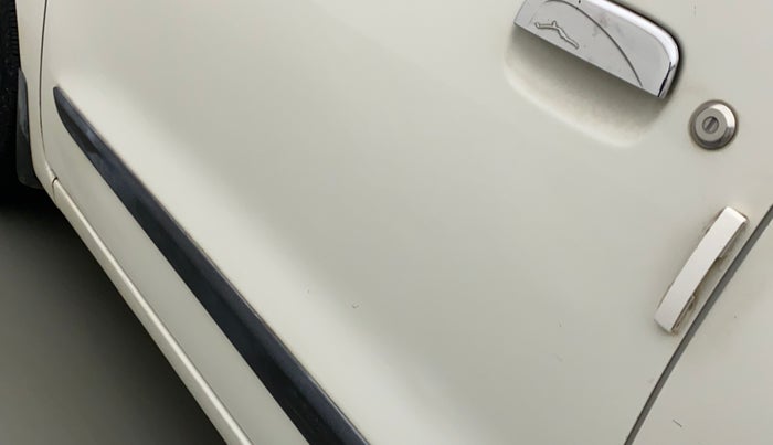 2017 Maruti Wagon R 1.0 LXI CNG, CNG, Manual, 74,774 km, Front passenger door - Slightly dented