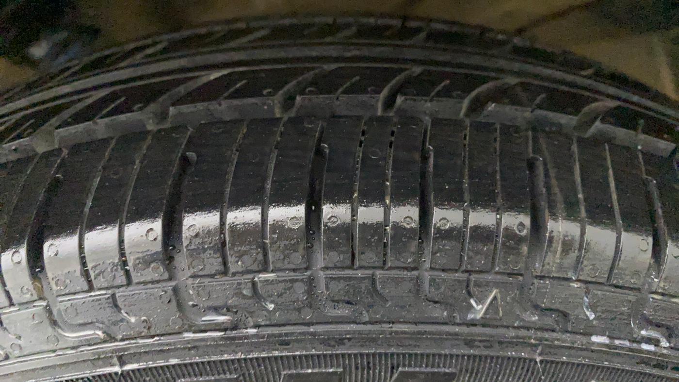 2017 Maruti Wagon R 1.0 LXI CNG, CNG, Manual, 74,774 km, Left Front Tyre Tread