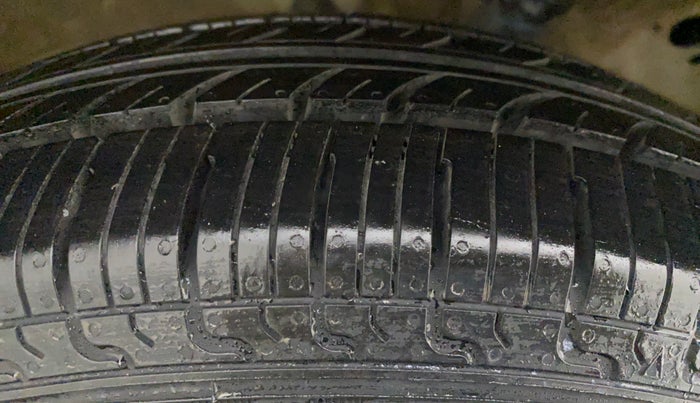 2017 Maruti Wagon R 1.0 LXI CNG, CNG, Manual, 74,774 km, Right Rear Tyre Tread