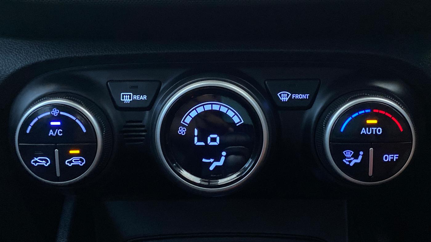 2021 Hyundai VENUE 1.0L Turbo GDI SX(O) MT, Petrol, Manual, 24,478 km, Automatic Climate Control