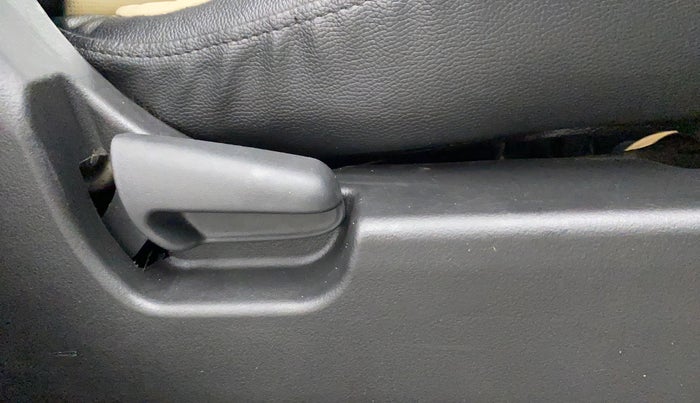 2016 Maruti Wagon R 1.0 VXI OPT, Petrol, Manual, 26,470 km, Driver Side Adjustment Panel