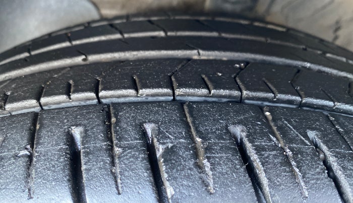 2024 Hyundai Verna SX (O) 1.5 TURBO PETROL DCT, Petrol, Automatic, 3,081 km, Left Front Tyre Tread