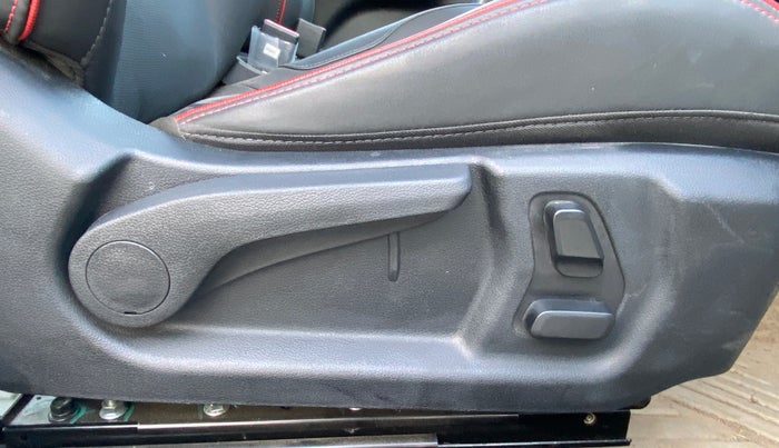 2024 Hyundai Verna SX (O) 1.5 TURBO PETROL DCT, Petrol, Automatic, 3,081 km, Driver Side Adjustment Panel