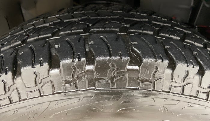 2021 Mahindra Thar LX PETROL HT 4WD AT, Petrol, Automatic, 13,871 km, Right Front Tyre Tread