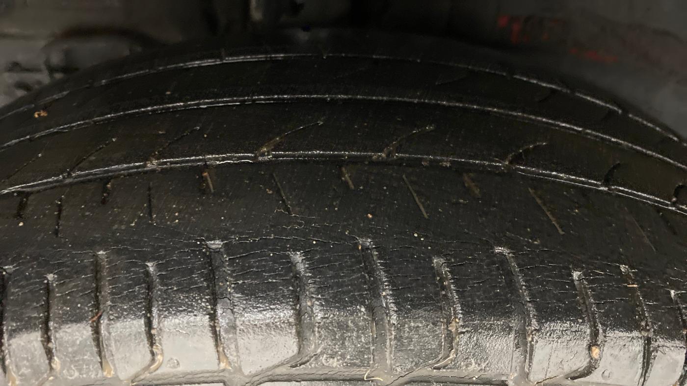 2015 Hyundai Elite i20 MAGNA 1.2, Petrol, Manual, 43,056 km, Right Rear Tyre Tread