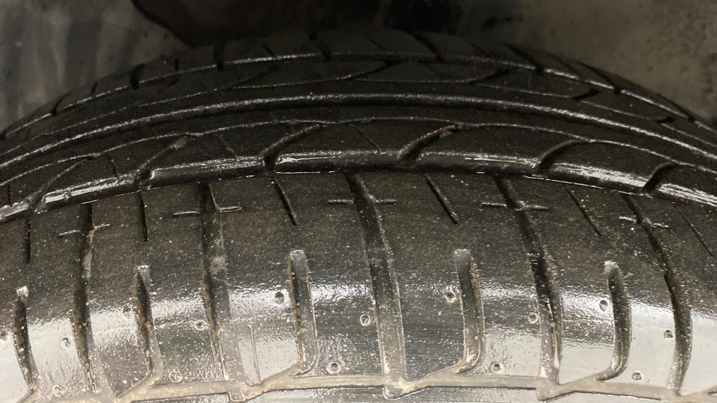 2015 Hyundai Elite i20 MAGNA 1.2, Petrol, Manual, 43,056 km, Left Front Tyre Tread