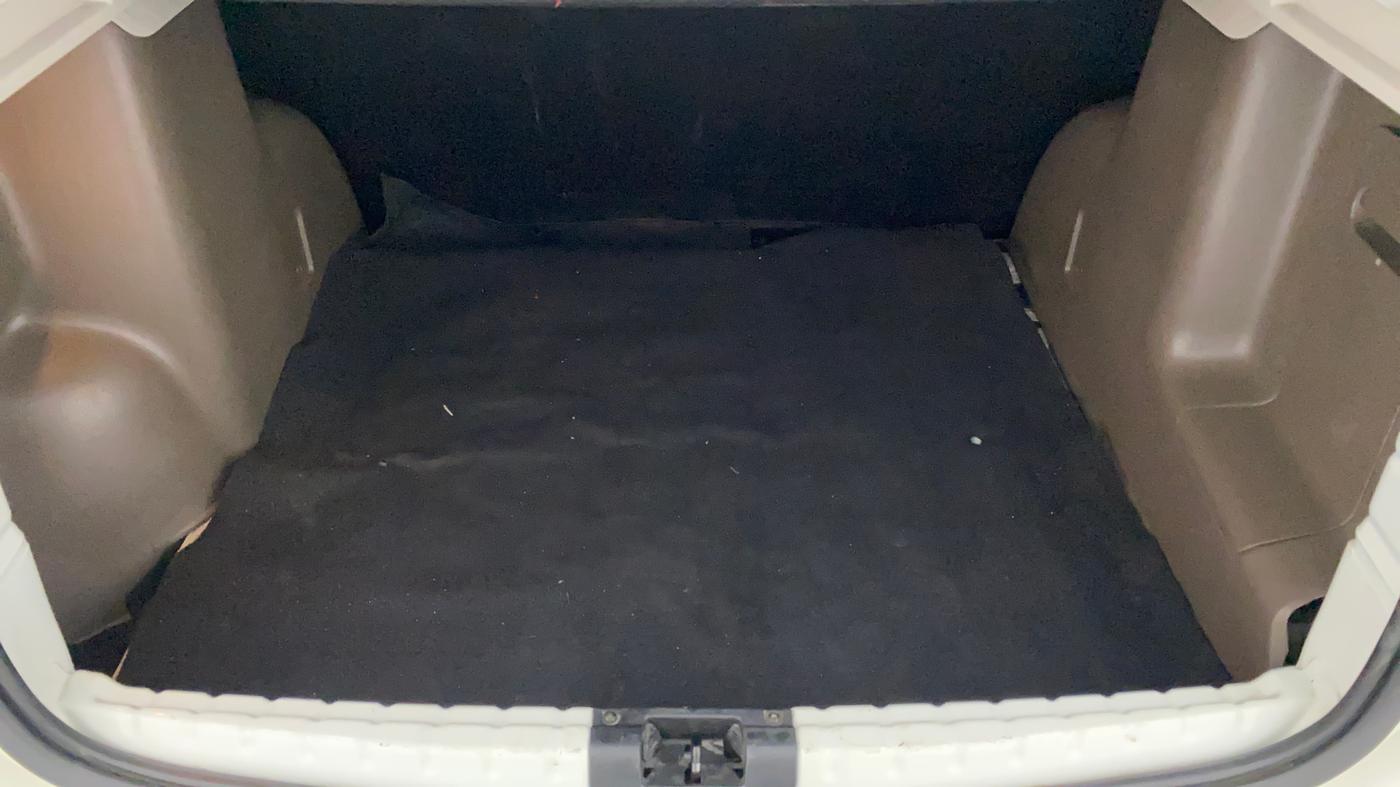 2017 Renault Duster RXL PETROL, Petrol, Manual, 37,578 km, Boot Inside