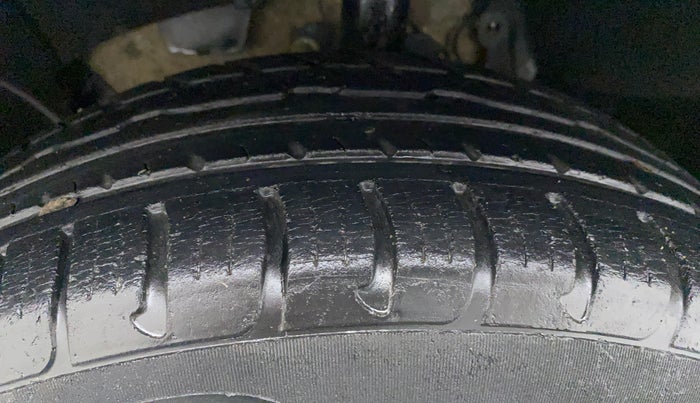 2017 Renault Duster RXL PETROL, Petrol, Manual, 37,578 km, Left Front Tyre Tread