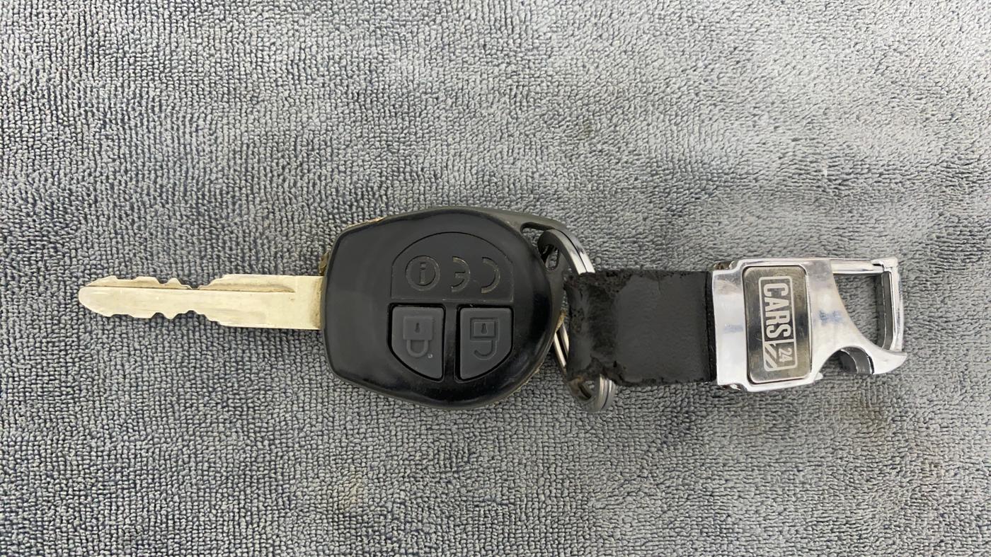 2014 Maruti Swift ZXI D, Petrol, Manual, 69,865 km, Key Close Up