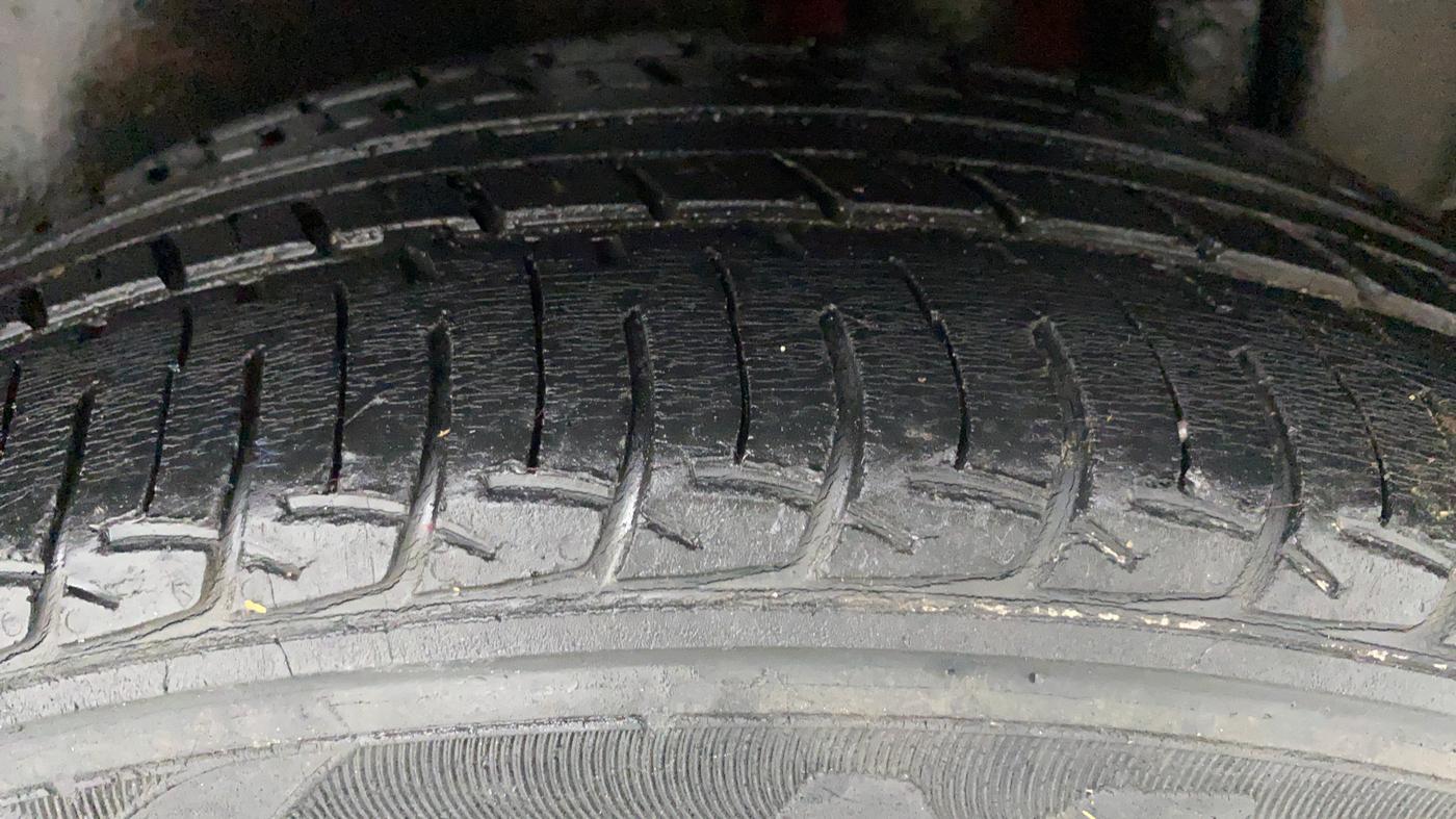 2014 Maruti Swift ZXI D, Petrol, Manual, 69,865 km, Left Rear Tyre Tread