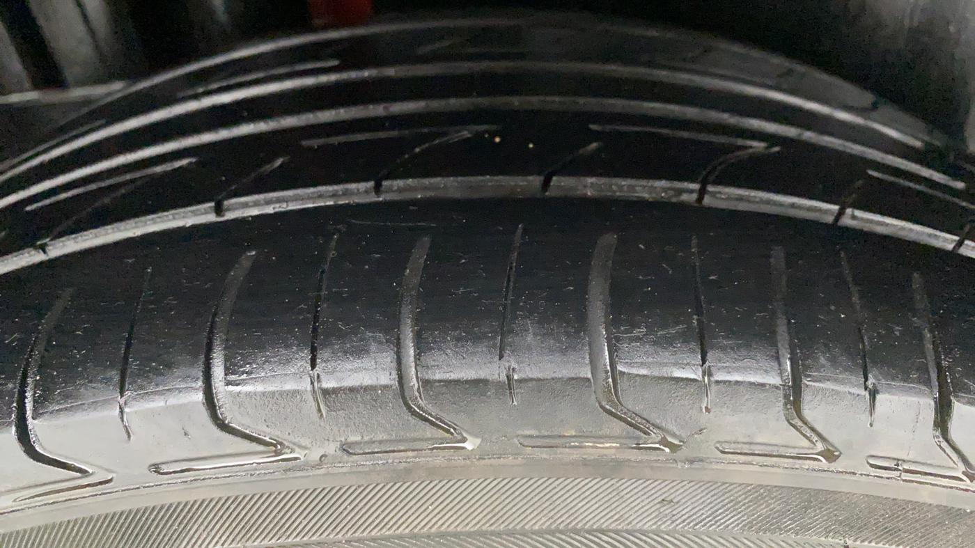 2014 Maruti Swift ZXI D, Petrol, Manual, 69,865 km, Right Rear Tyre Tread