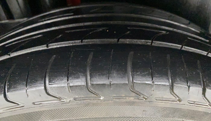 2014 Maruti Swift ZXI D, Petrol, Manual, 69,865 km, Right Rear Tyre Tread