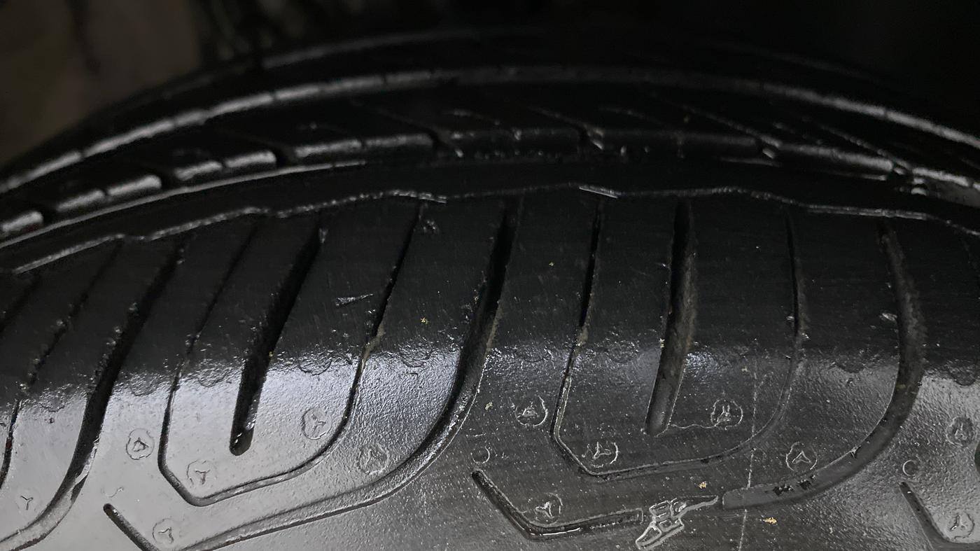 2017 Volkswagen Vento HIGHLINE 1.2 TSI AT, Petrol, Automatic, 52,022 km, Right Front Tyre Tread