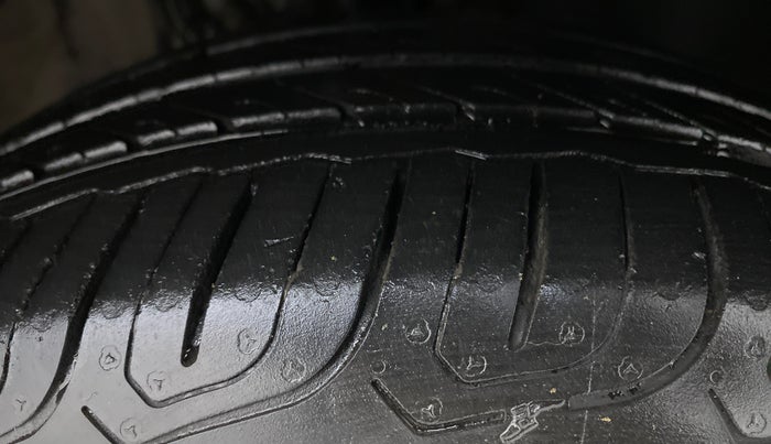 2017 Volkswagen Vento HIGHLINE 1.2 TSI AT, Petrol, Automatic, 52,022 km, Right Front Tyre Tread